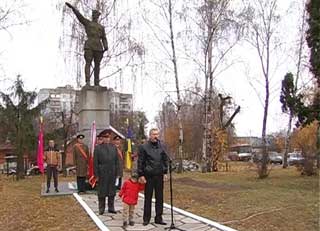 У Лубнах познущалися над пам'ятником Чапаєву