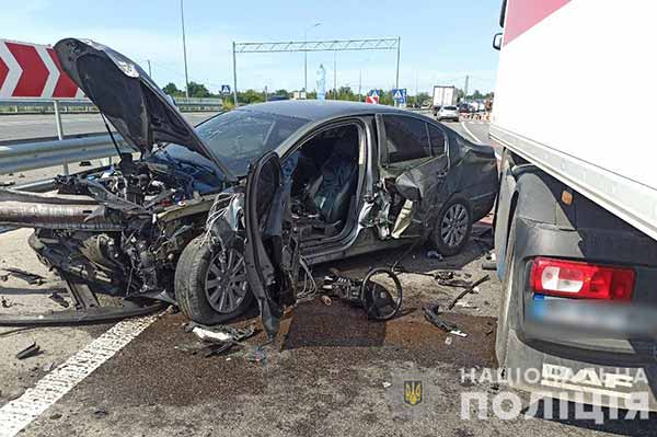 Влетів у відбійник: на Полтавщині в ДТП травмувався водій легковика