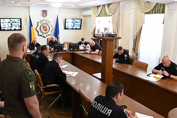 Начальник поліції Полтавщини привітав працівників вибухотехнічної служби з річницею