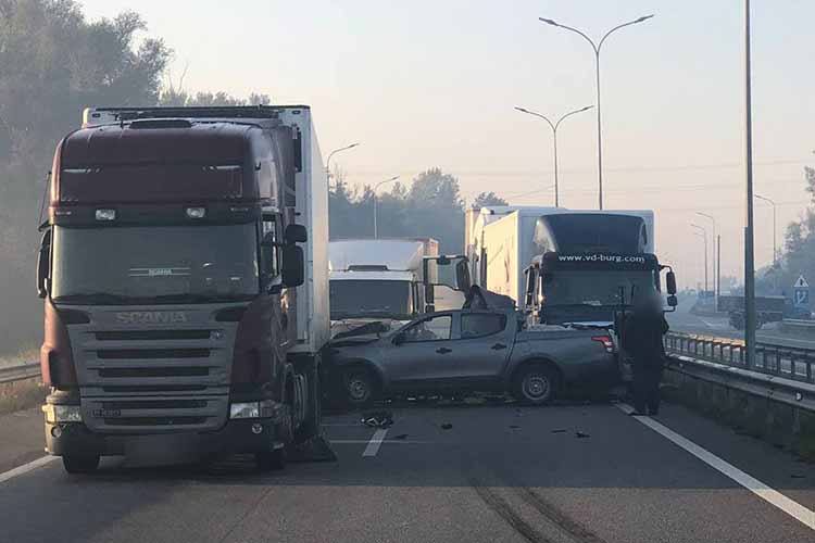На Полтавщині через зіткнення шести транспортних засобів травмовано двоє людей