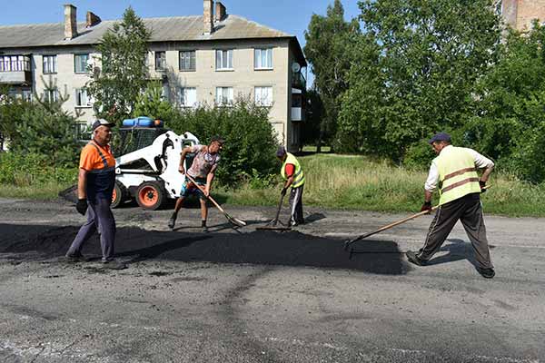Керівник Пирятинської громади розповів, на яких автошляхах триває ремонт доріг