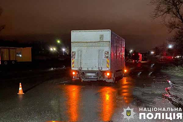 На Полтавщині вантажний фургон смертельно травмував 52-річного пішохода