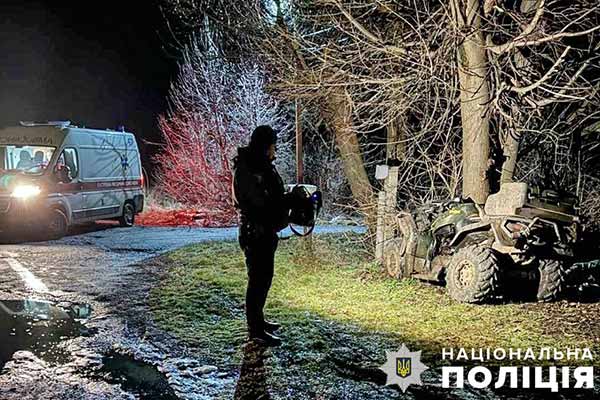 На Полтавщині водій квадроцикла та його пасажир загинули, врізавшись у дерево