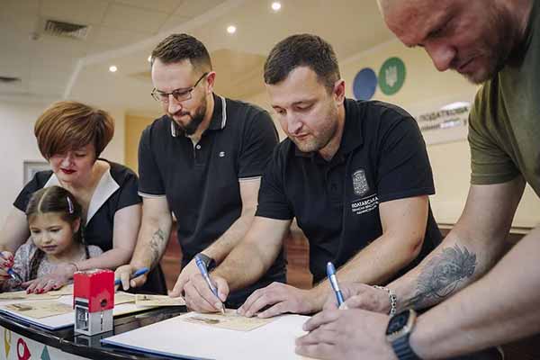 На Полтавщині презентували поштовий набір «Податки. Армія. Перемога»