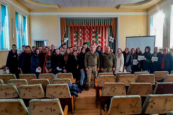 Представник Військового інституту танкових військ з Харкова зустрівся зі школярами Полтавщини