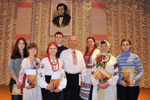 Гребінківські школярі декламували вірші Євгена Гребінки на районному конкурсі читців