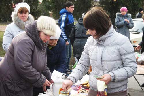 "Допоможемо воїнам АТО" - Пирятинська міська рада влаштували благодійний ярмарок