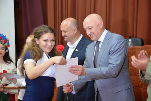 На Полтавщині нагородили кращих учнів