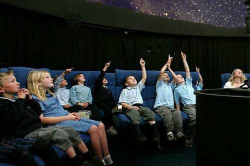 Для дітей Гребінківщини розгортається мобільний планетарій
