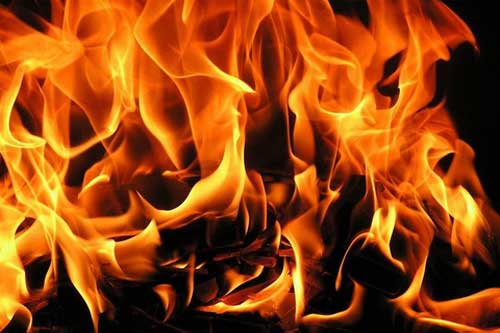 На Гребінківщині необережне поводження з вогнем призвело до пожежі будинку
