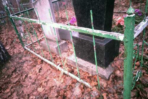 На Полтавщині співробітники цвинтаря допомогли поліцейським затримати вандалів
