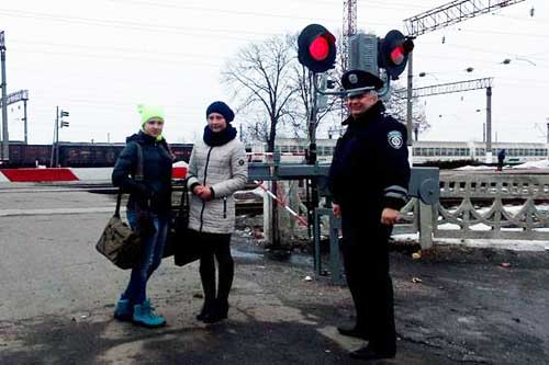 Поліцейські Гребінківщини попередили дітей та дорослих про дотримання правил безпеки на залізниці