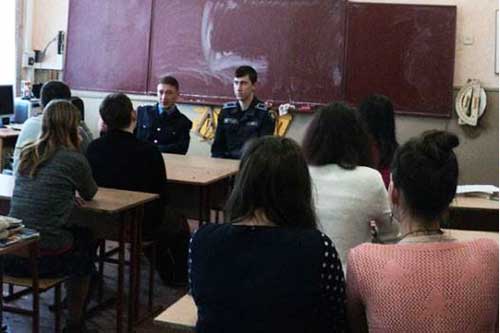 Гребінківські поліцейські зустрілися з старшокласниками ЗОШ № !