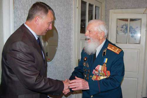 Міський голова Гребінки привітав ветеранів на передодні свята Перемоги