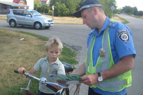 Поліція Полтавщини радить подбати про безпеку дітей на дорозі під час літніх канікул