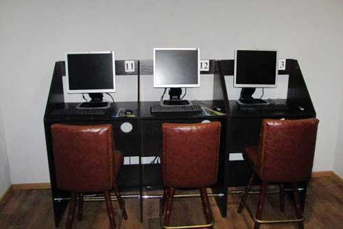 На Гребінківщині поліція перевіряє законність діяльності комп'ютерного клубу