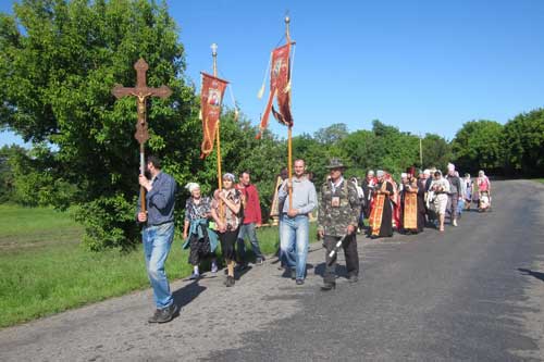 Православні Гребінківського та Оржицького благочинь пройшли Хресною ходою 70 км