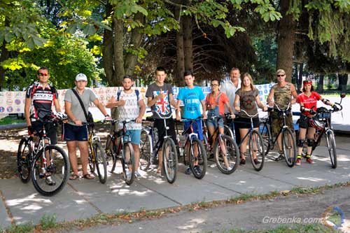 Гребінківські велосипедисти їздили містом та змагались у знаннях ПДР
