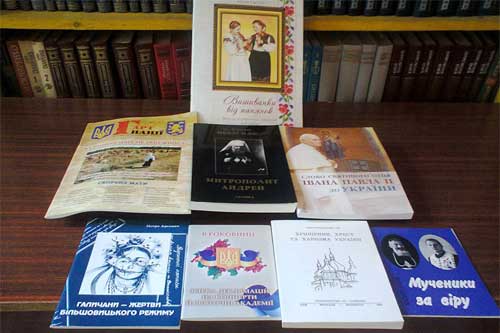 Гребінківській бібліотеці подарували добірку літератури на духовно-патріотичну тематику
