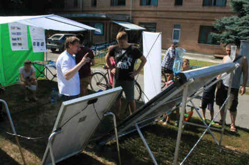 У День міста жителям Гребінки показували фільми за допомогою сонячної енергії