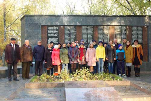 Гребінчани поклали квіти до пам’ятника Слави з нагоди Дня визволення України від фашистських загарбників