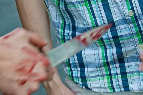 На Полтавщині чоловік ударив ножем у груди свого товариша