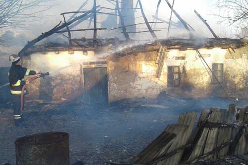 У Оржицькому районі вогнеборці ліквідували пожежу в господарчій будівлі
