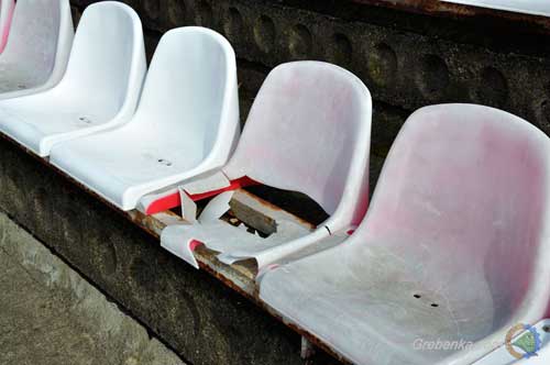 Директор Гребінківського спорткомплексу: "На стадіоні палили пластикові сидіння, і хтось любувався як воно горітиме"