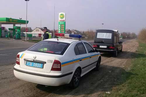 На Полтавщині група реагування патрульної поліції зупинила автомобіль з підробленими документами