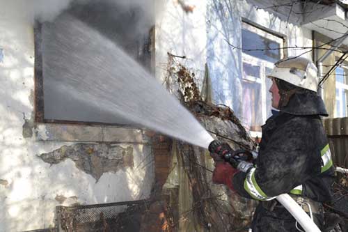 На Полтавщині під час гасіння пожежі в будинку вогнеборці виявили тіло чоловіка