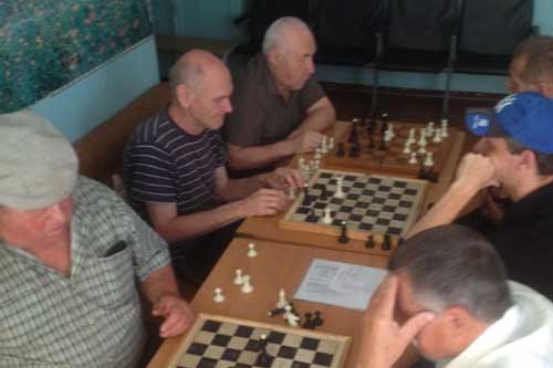 На Гребінківщині працює єдиний в районі шаховий клуб при територіальному центрі