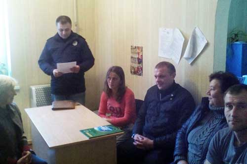 На Гребінківщині дільничний офіцер поліції звітував перед громадою