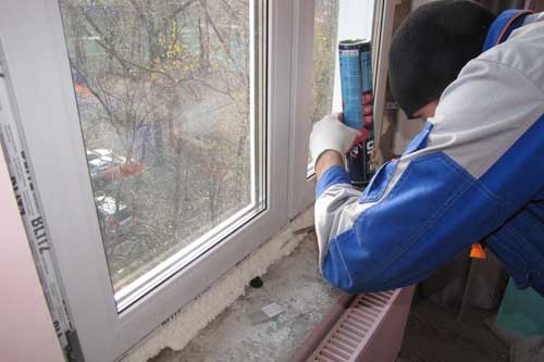 У під’їздах 30 багатоповерхівок Гребінки замінять вікна на енергозберігаючі