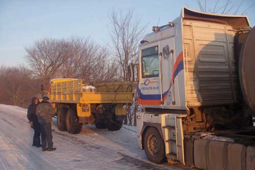 На Полтавщині вантажівка заблокувала рух на автодорозі "Лубни - Лохвиця"