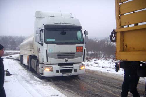 Рятувальники надають допомогу водіям на автошляхах Полтавщини