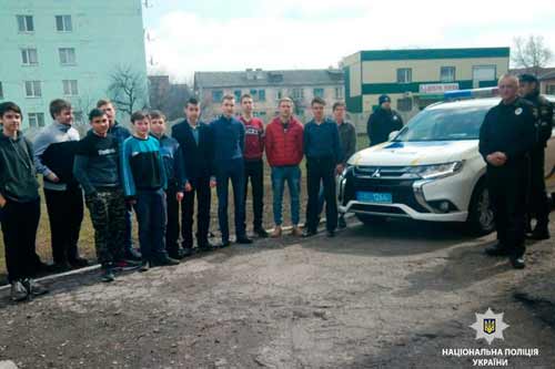 На Гребінківщині поліцейські проводять профорієнтаційну роботу серед школярів