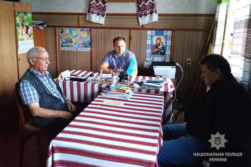 Керівник поліції Гребінківського району спілкувався із жителями села Короваї