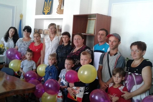 Відділ освіти Гребінківщини привітав з Днем знань 10 родин, які потребують особливої соціальної уваги