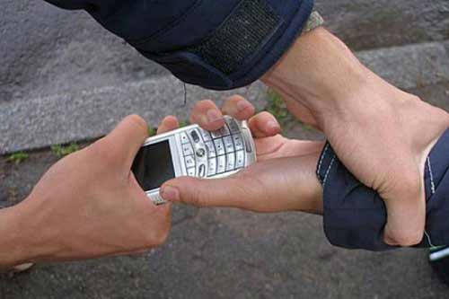 Розбійний напад на Лубенщині: відібрали гроші та мобільний телефон