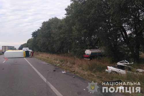 На Полтавщині у результаті потрійної ДТП на автодорозі Київ – Харків загинув чоловік