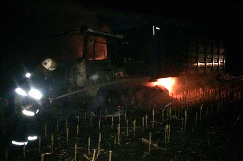 На Полтавщині загорівся вантажний автомобіль з кукурудзою 