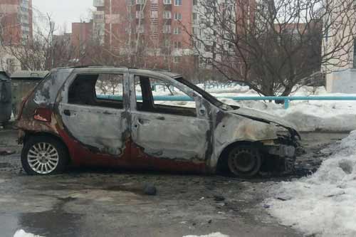 У Полтаві за ніч невідомі спалили шість автомобілів