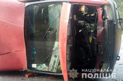На Полтавщині перекинувся маршрутний мікроавтобус – двоє пасажирів отримали тілесні ушкодження