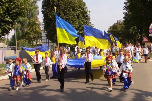  Прапор України урочисто підняли у Гребінці 