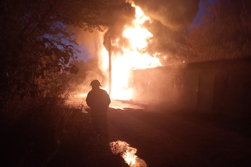 На Пирятинщині вогнеборці ліквідували пожежу в гаражному кооперативі