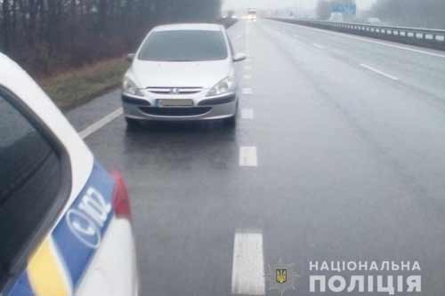 На Полтавщині двоє іноземців пограбували водія 
