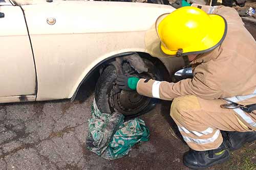 У Пирятині під час гасіння пожежі в автомобілі врятовано власника