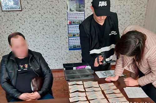 На Полтавщині нетверезий водій за 10 тисяч гривень хотів підкупити посадовця поліції