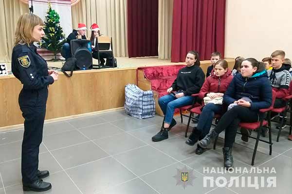 Пирятинські та миргородські поліцейські спілкувалися із школярами на правову тематику