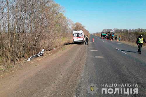 На Полтавщині мотоцикл «Loncin» зіткнувся з трактором: мотоцикліст помер на місці